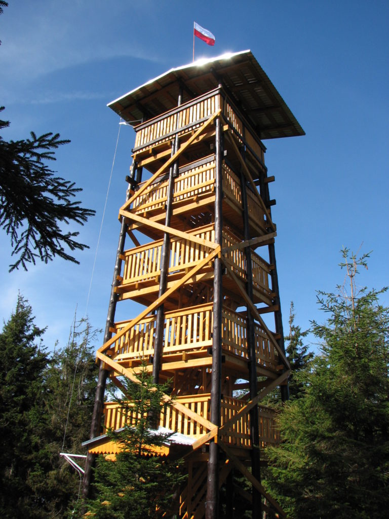 Wieża widokowa na szczycie Czernicy
